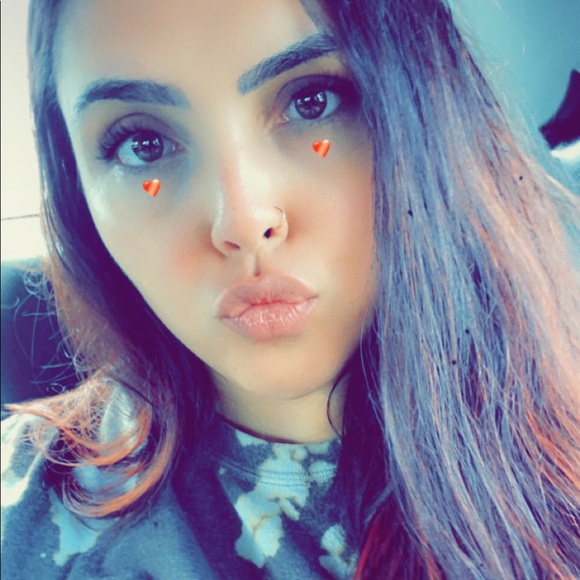 Meet your posher! - Picture 1 of 5